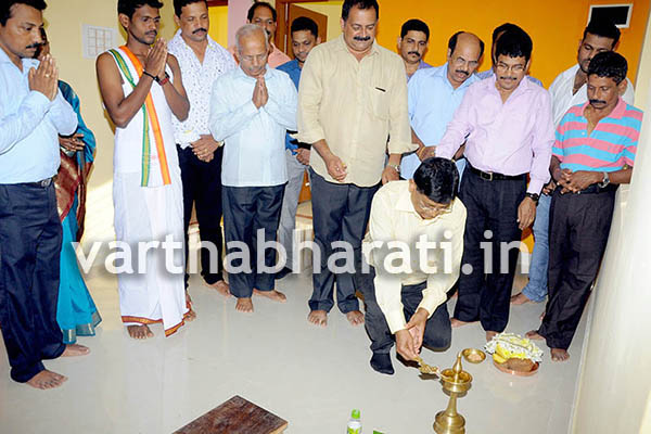 ಪೆರ್ಣಂಕಿಲ ಬಡಕುಟುಂಬಕ್ಕೆ ಮನೆ ಹಸ್ತಾಂತರ